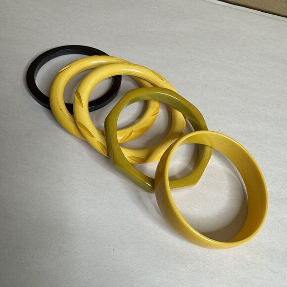 Jewelry - Vtg Bakelite Bangle Bracelets Craved‎ Yellow Green TESTED MCM Retro Spacer Corn